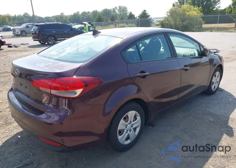 2018 Kia Forte Lx z USA, uszkodzony, nr VIN 3KPFK4A70JE169838